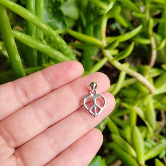 New Solid 925 Sterling Silver Dainty Peace Sign Heart Pendant - Picture 3 of 7